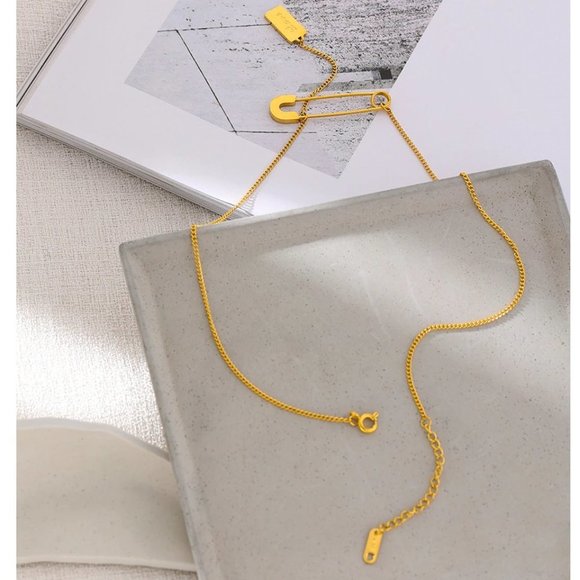 New 18K Gold Plated Paper Clip Love Toggle Chain Necklace - Picture 2 of 6